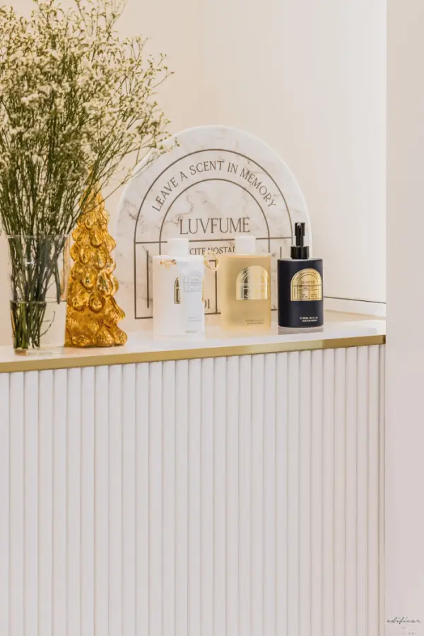 골드 포인트의 럭셔리 향수 부티크 카운터